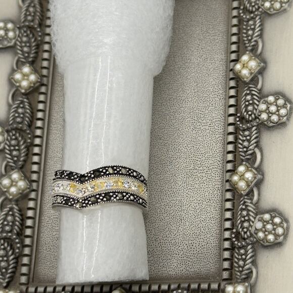 Silver and Quartz ''V'' Band Size 6. Good condition. Stamped LA - Picture 3 of 6